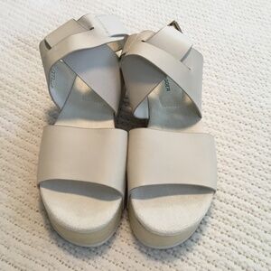 NWOT KELSI DAGGER BROOKLYN SANDALS